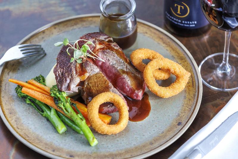 Hidden Lake Hotel & Apartments