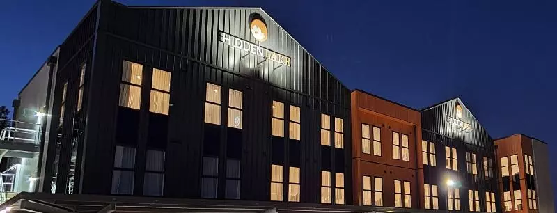 Hidden Lake Hotel & Apartments