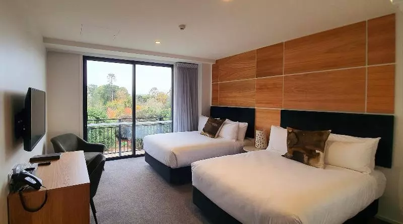 Hidden Lake Hotel & Apartments