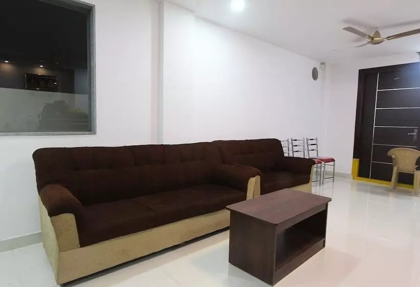 Hotelli O V R Residency Near Sri Amruth Chithra Mandira