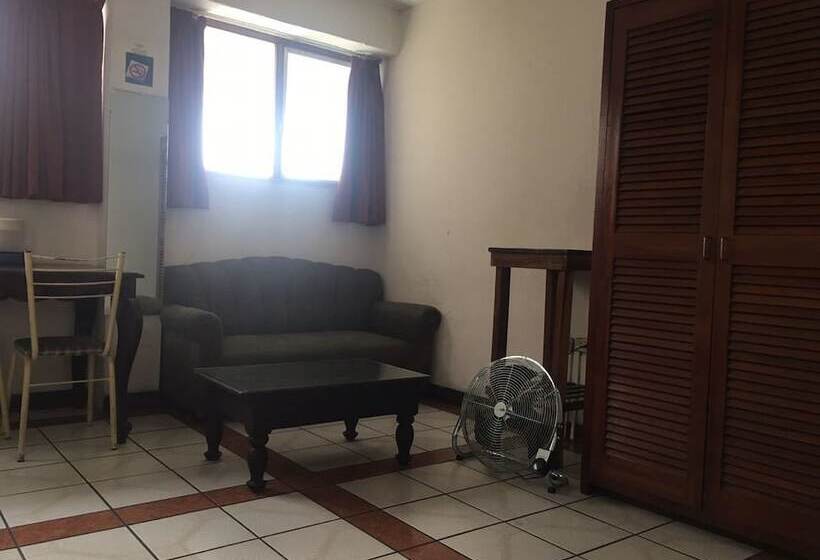 هتل Posada De Los Proceres