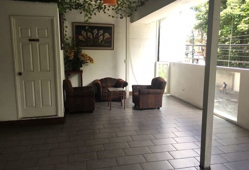 هتل Posada De Los Proceres