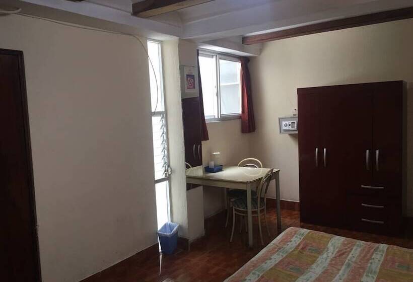 هتل Posada De Los Proceres