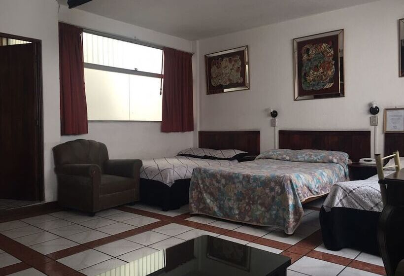 هتل Posada De Los Proceres