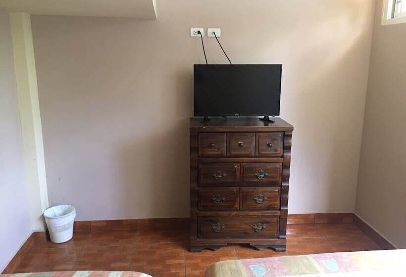 هتل Posada De Los Proceres