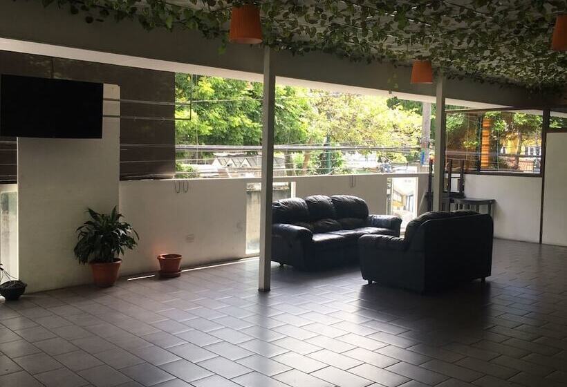 هتل Posada De Los Proceres