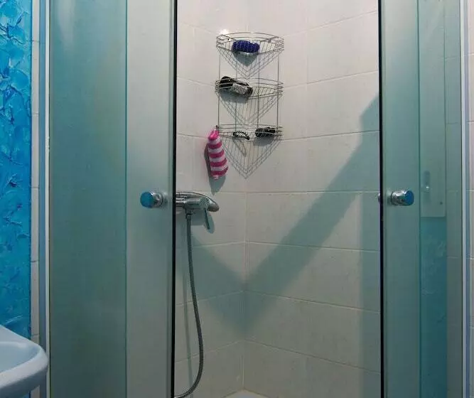 Wanderlust   Hostel