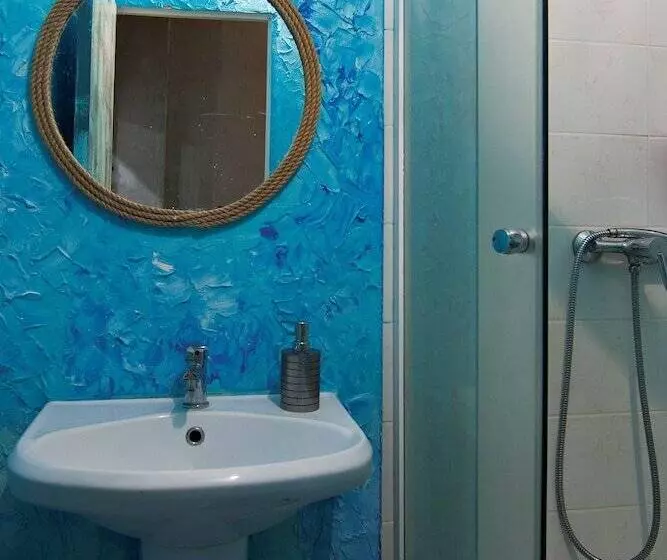 Wanderlust   Hostel