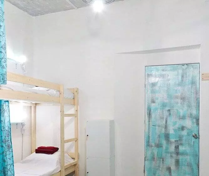 Wanderlust   Hostel