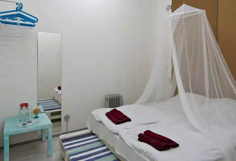 Wanderlust   Hostel
