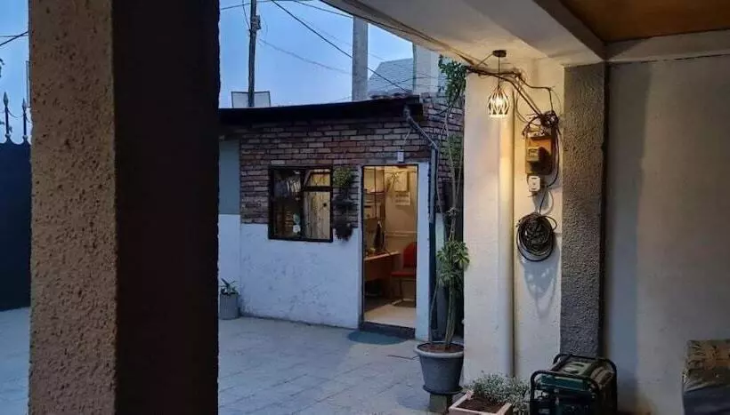 تختخواب و صبحانه Lucy Guest House