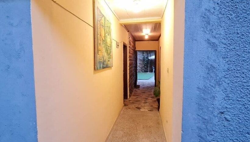 تختخواب و صبحانه Lucy Guest House