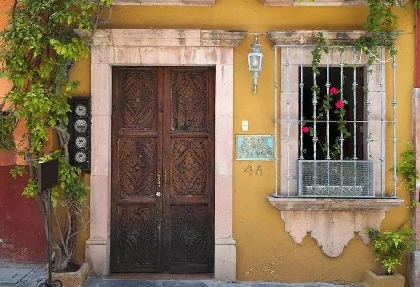 تختخواب و صبحانه Casa Calderoni