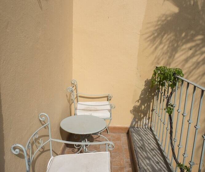 تختخواب و صبحانه Casa Calderoni