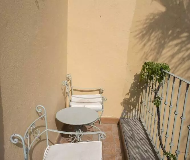 تختخواب و صبحانه Casa Calderoni