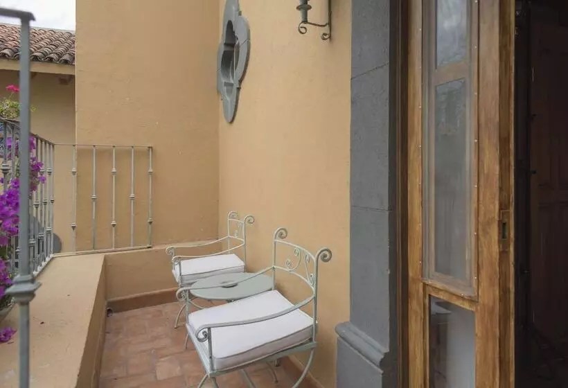 تختخواب و صبحانه Casa Calderoni