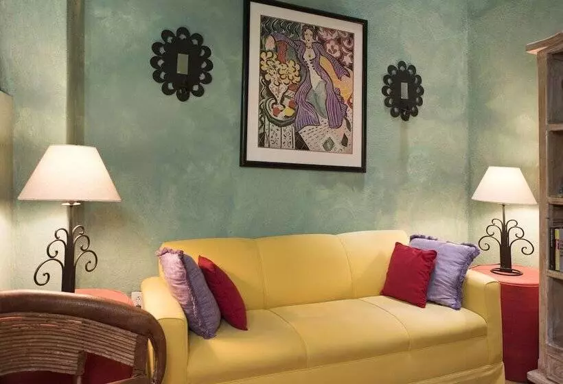 تختخواب و صبحانه Casa Calderoni