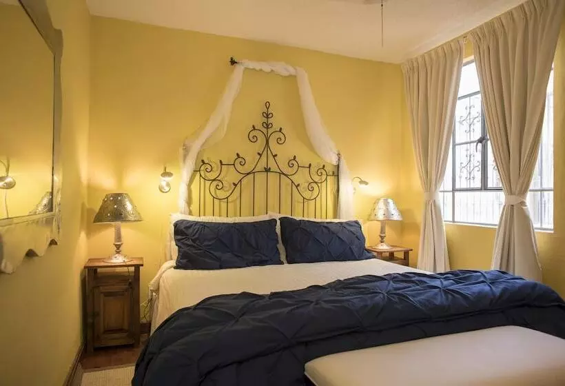 تختخواب و صبحانه Casa Calderoni