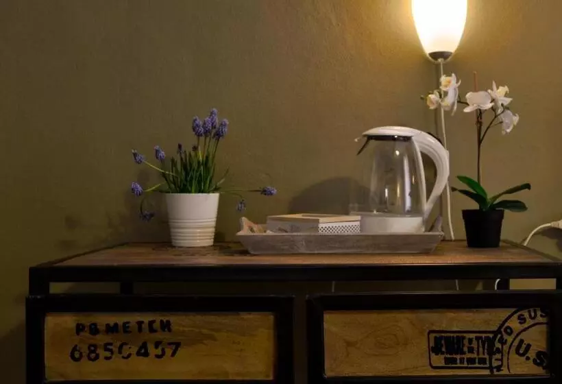 تختخواب و صبحانه Room & Breakfast Canalino 21