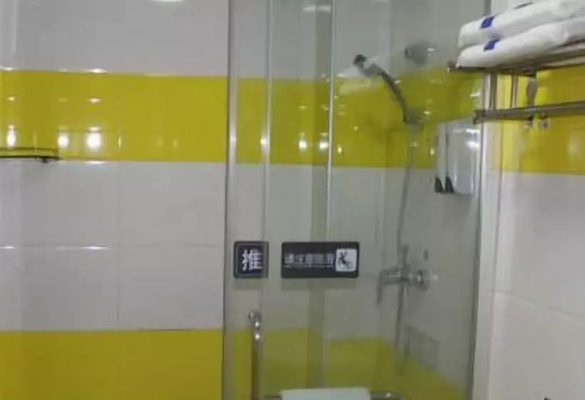 ホテル 7 Days Inn