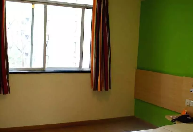 ホテル 7 Days Inn