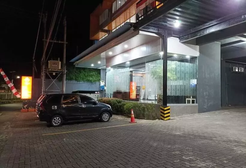 ホテル Mel's Inn Manado