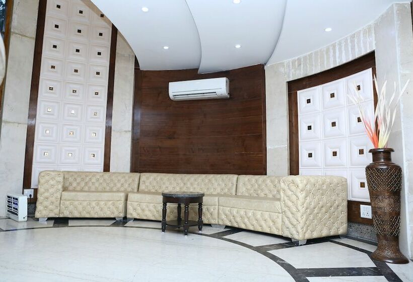 בית מלון כפרי Palette   Silver Castle