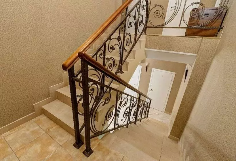 هتل Tiara Domodedovo Guest House