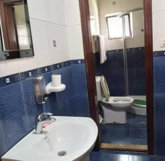 تختخواب و صبحانه Lucy Guest House