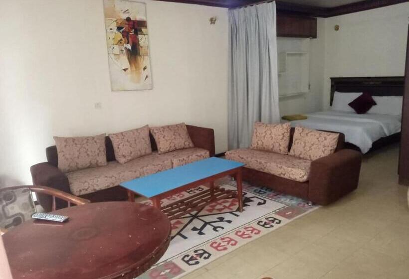 تختخواب و صبحانه Lucy Guest House