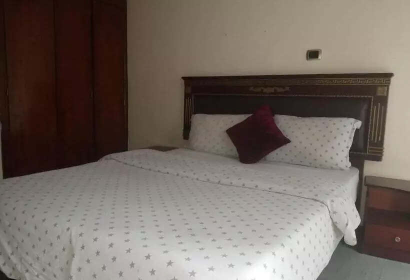 تختخواب و صبحانه Lucy Guest House