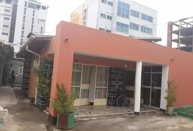 تختخواب و صبحانه Lucy Guest House