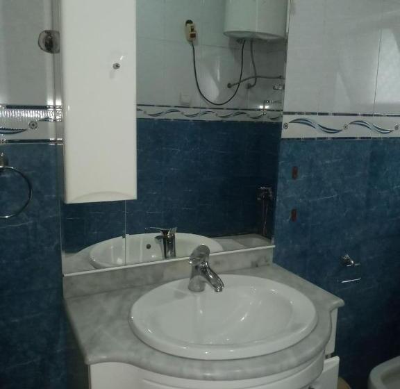 تختخواب و صبحانه Lucy Guest House