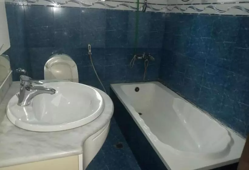 تختخواب و صبحانه Lucy Guest House