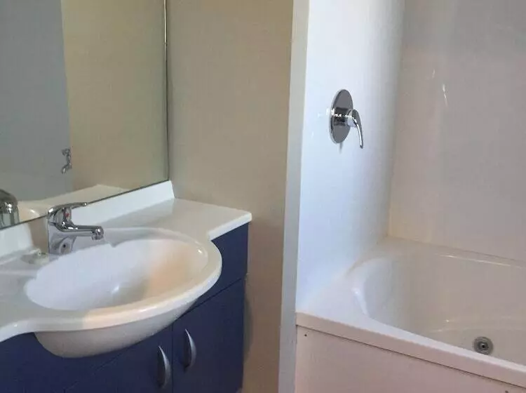 Motelli Bay City Motor Lodge