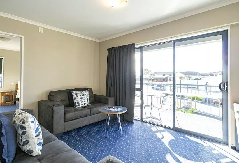 Motelli Bay City Motor Lodge