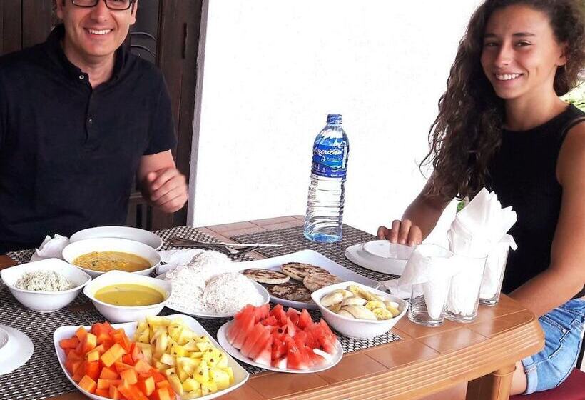 تختخواب و صبحانه Myro Homestay