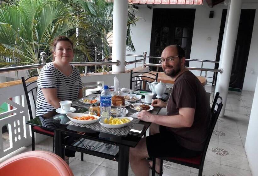 تختخواب و صبحانه Myro Homestay