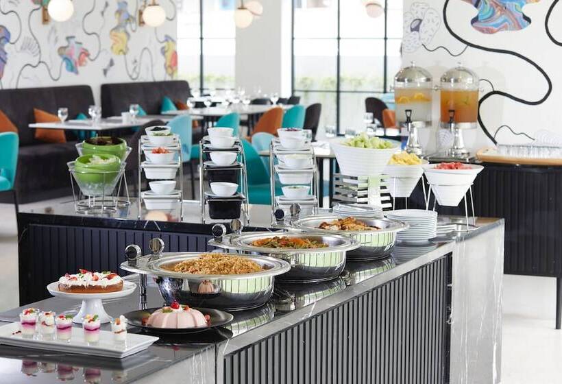 De Braga, Artotel Curated