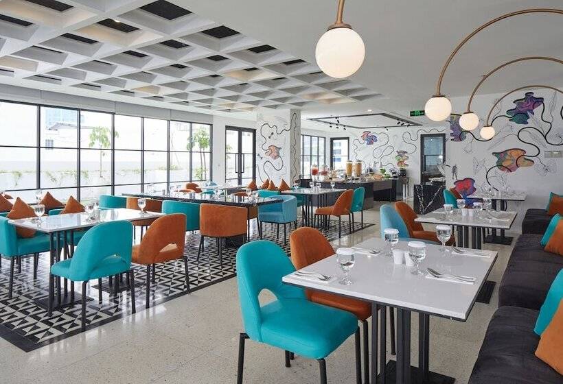 De Braga, Artotel Curated