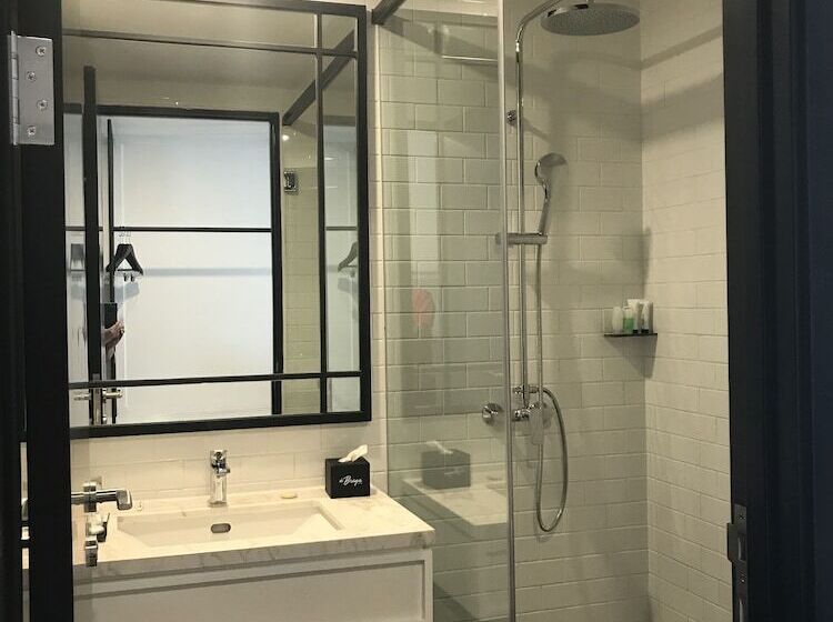 De Braga, Artotel Curated