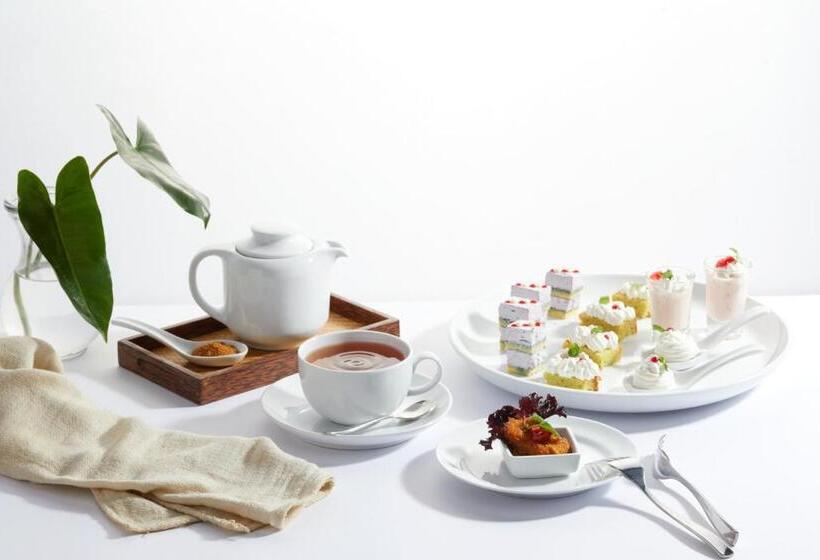 De Braga, Artotel Curated