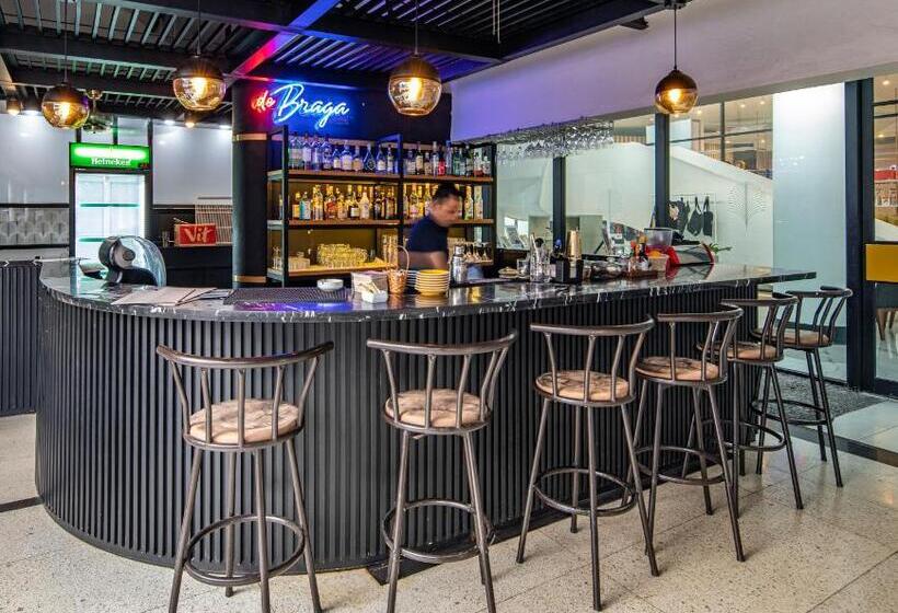 De Braga, Artotel Curated