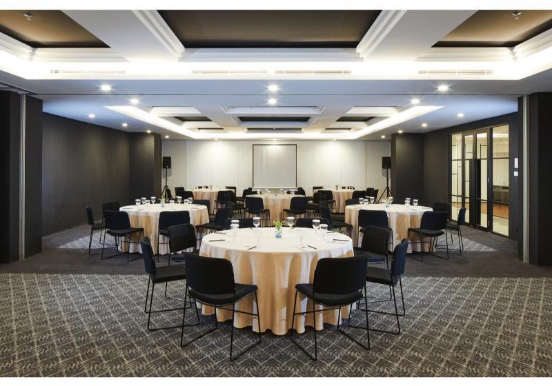 De Braga, Artotel Curated