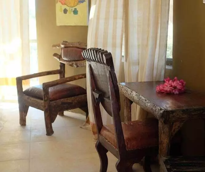 هتل Emerald Lodge Turmi