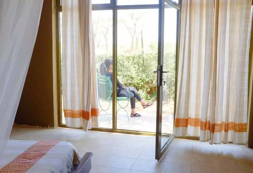 هتل Emerald Lodge Turmi