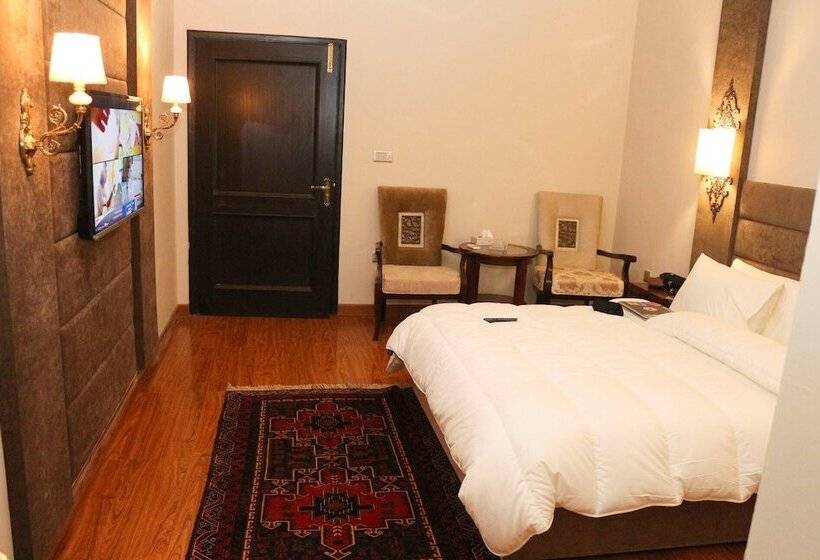 Hotel Shelton Rezidor Swat