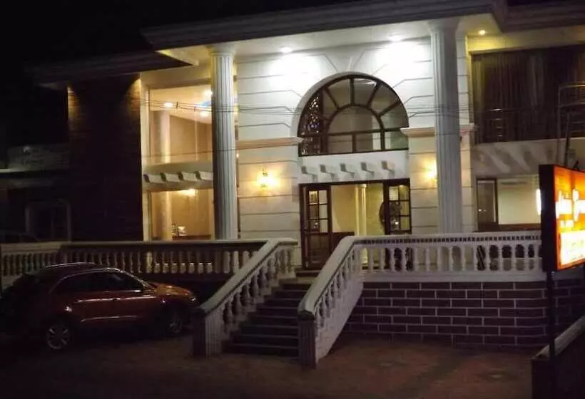 Hotelli The Majestic Crown