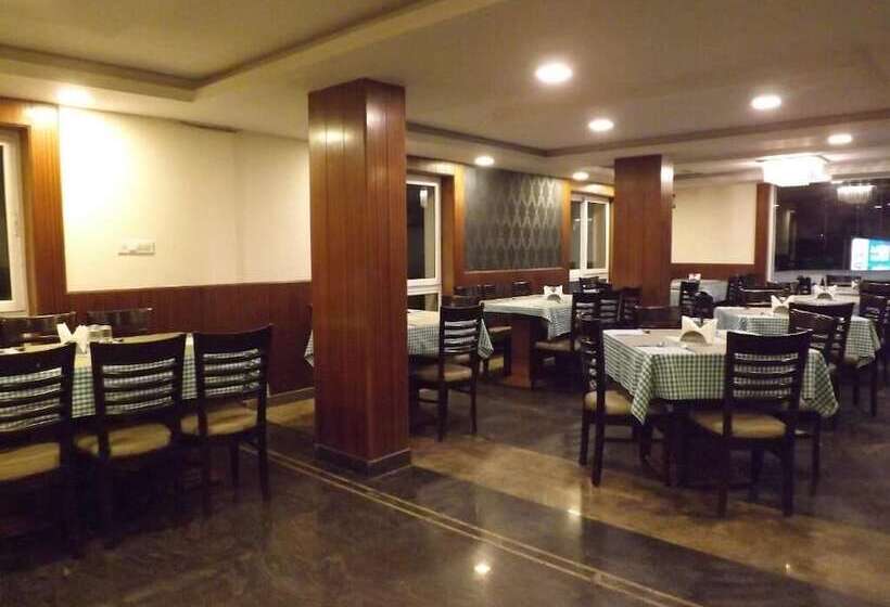 בית מלון כפרי The Majestic Crown