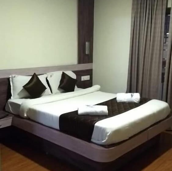 בית מלון כפרי The Majestic Crown